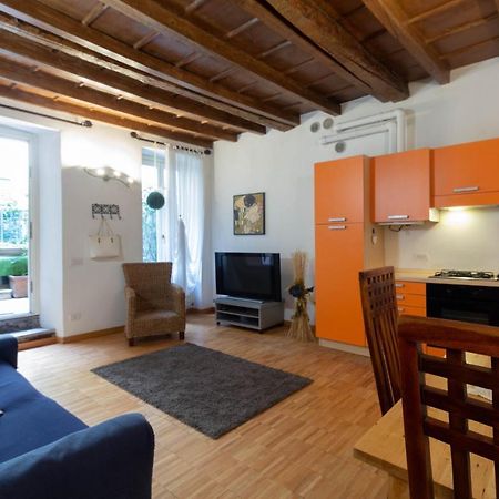 La Piccola Corte Al 24 - Affitti Brevi Italia เลคโค ภายนอก รูปภาพ