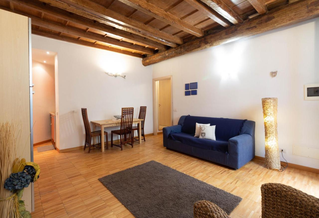 La Piccola Corte Al 24 - Affitti Brevi Italia เลคโค ภายนอก รูปภาพ