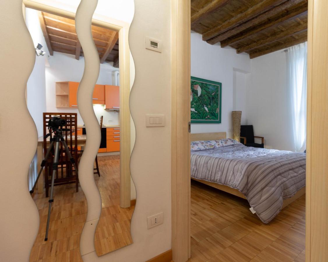 La Piccola Corte Al 24 - Affitti Brevi Italia เลคโค ภายนอก รูปภาพ