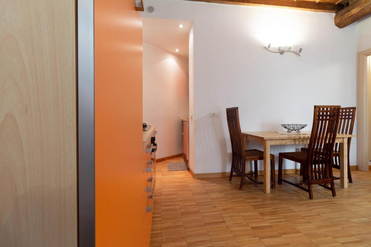 La Piccola Corte Al 24 - Affitti Brevi Italia เลคโค ภายนอก รูปภาพ