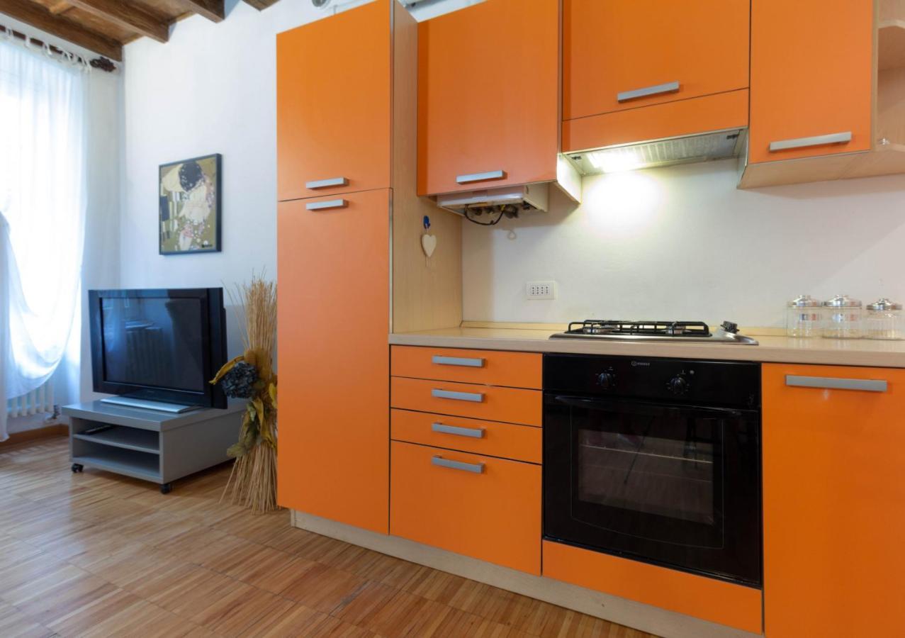 La Piccola Corte Al 24 - Affitti Brevi Italia เลคโค ภายนอก รูปภาพ