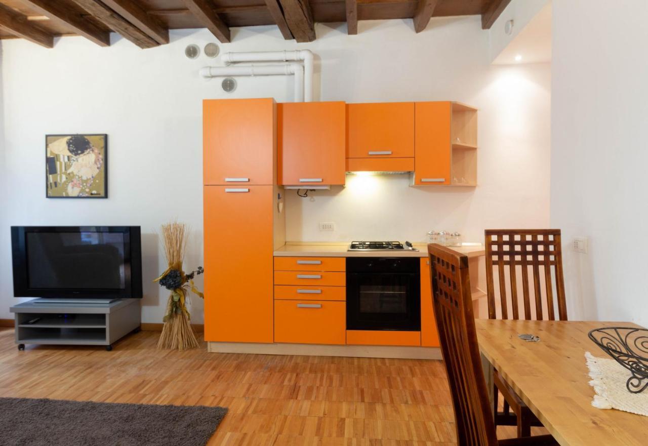 La Piccola Corte Al 24 - Affitti Brevi Italia เลคโค ภายนอก รูปภาพ
